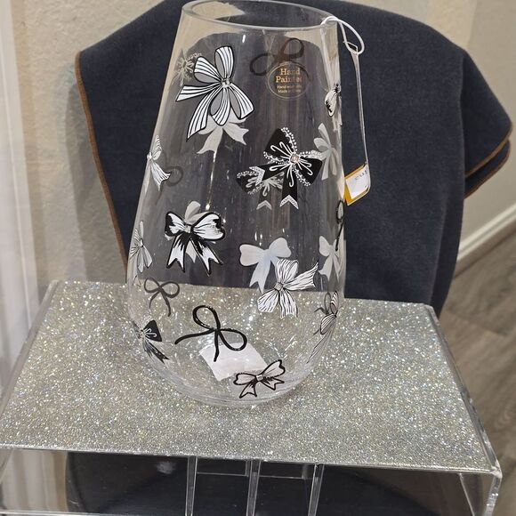 Cupcakes & Cashmere Bows & Ribbon Vase - Picture 3 of 5